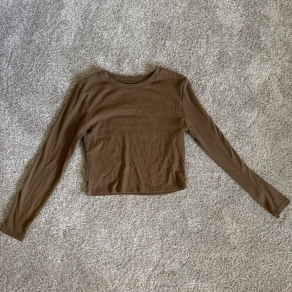 GAP long sleeve brown rib tee, size Medium.